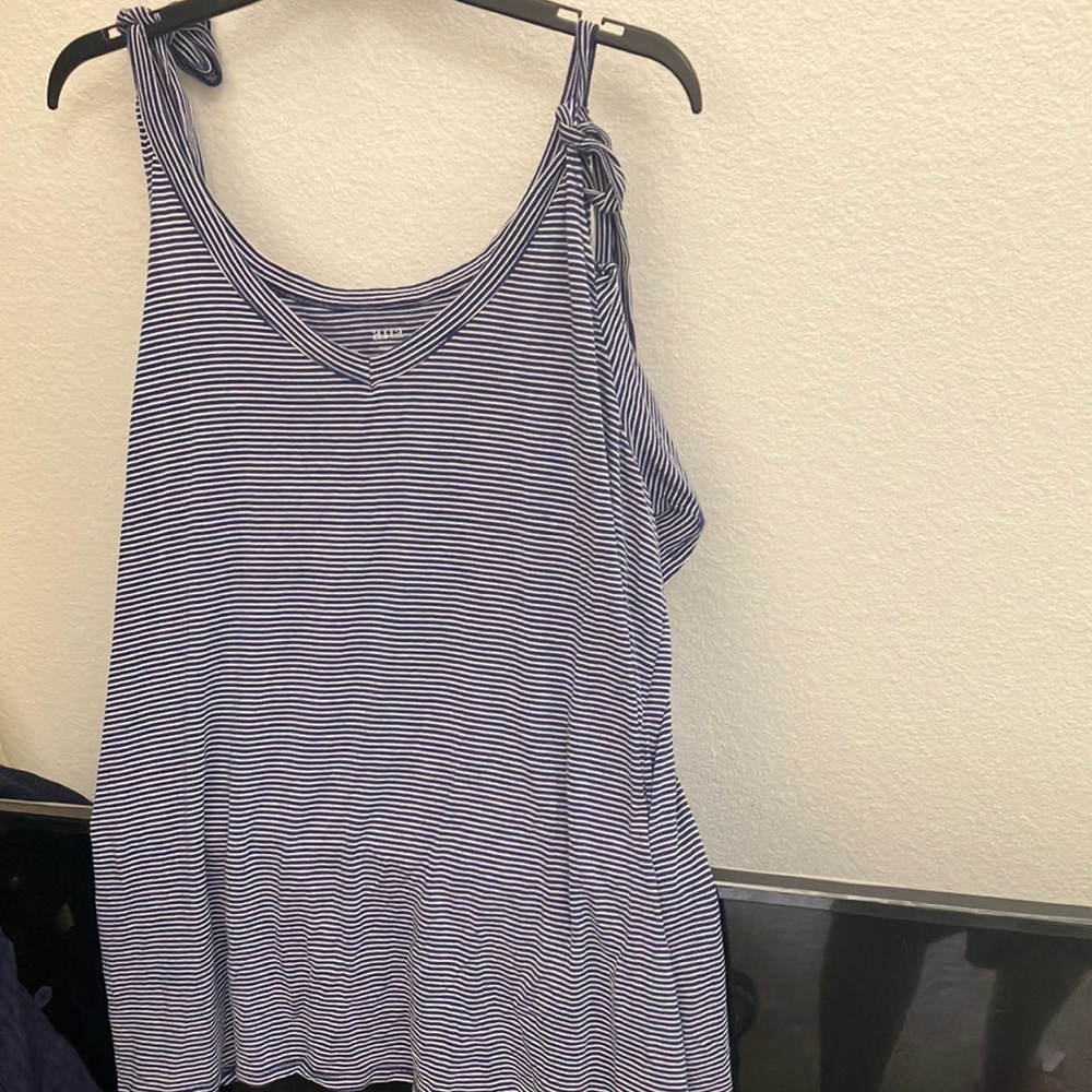 FINAL MARKDOWN Ana cold shoulder top 1X